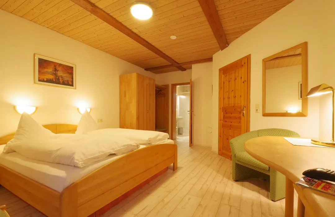 Land-gut-Hotel Räuber Lippoldskrug-1