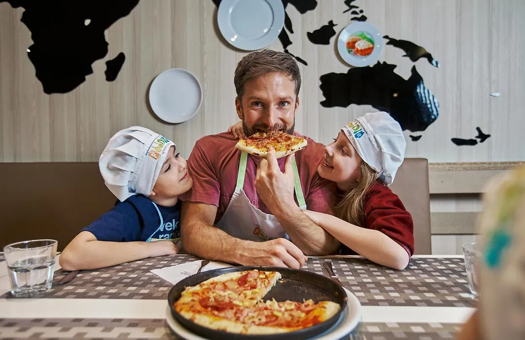 Atrium Hotel - Family Friendly-1