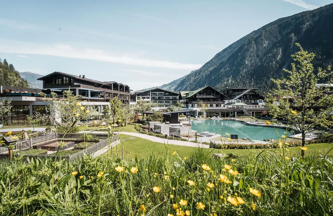 Neuhaus Zillertal Resort-1