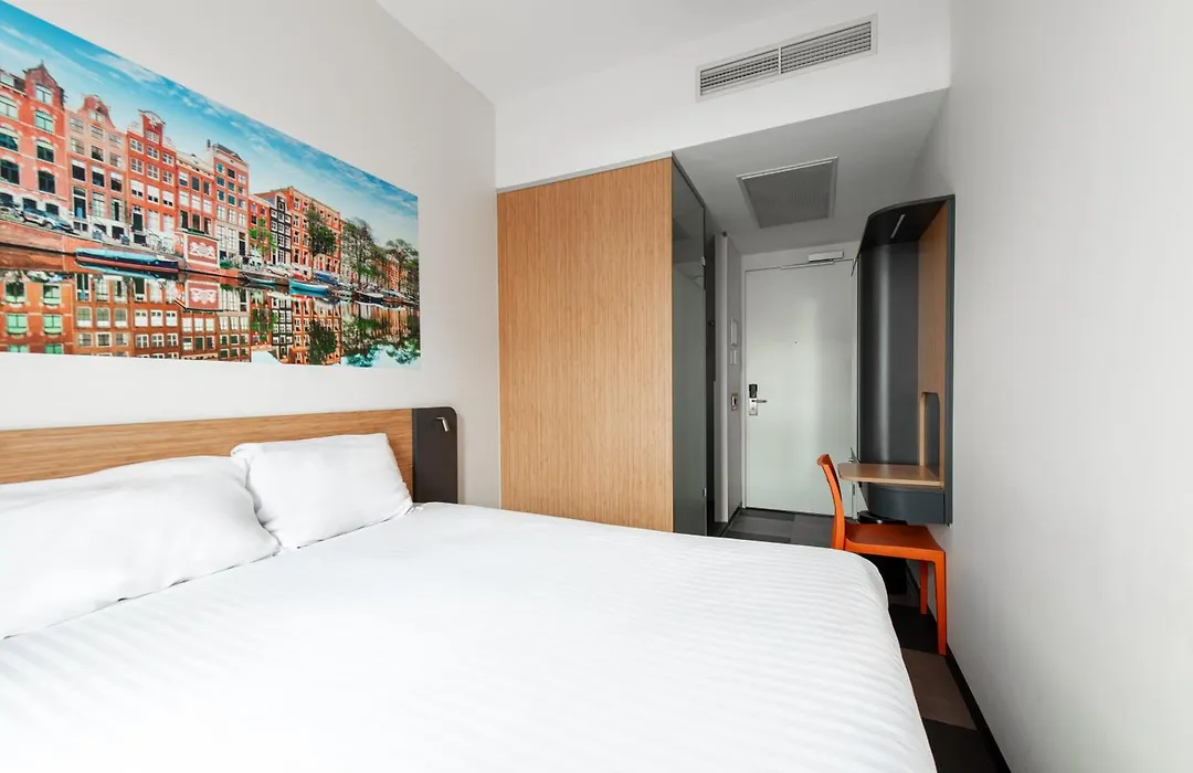 Easyhotel Amsterdam Zaandam-1