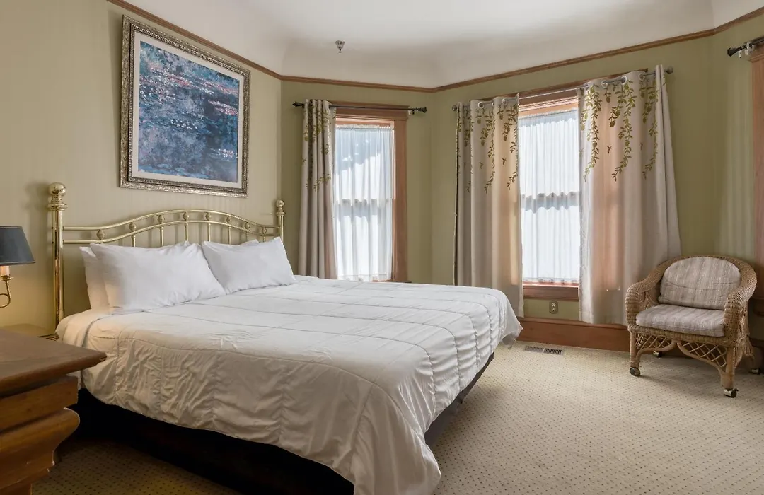 Pacific Grove Inn-1