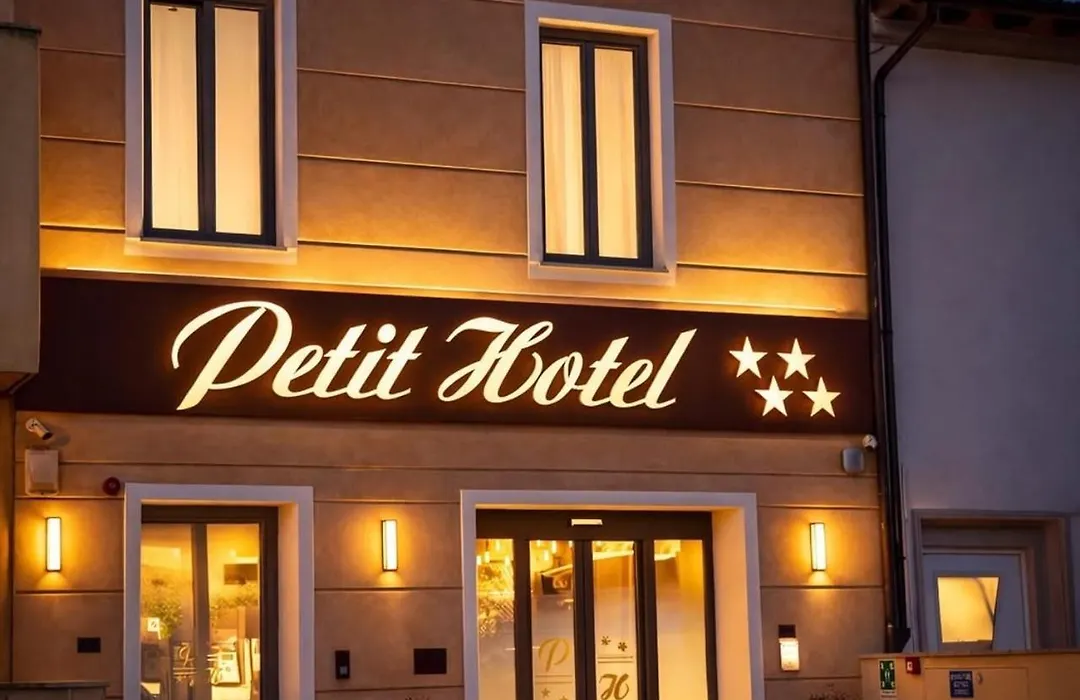 Petit Hotel-1