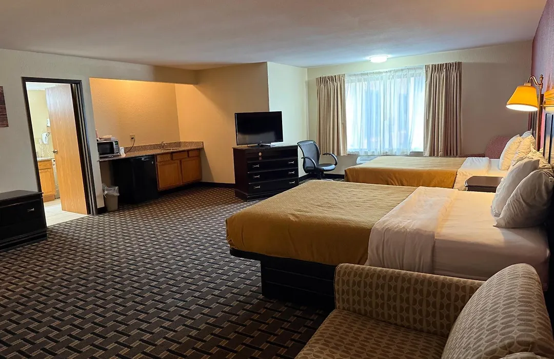 Econo Lodge Inn & Suites Wisconsin Dells-1