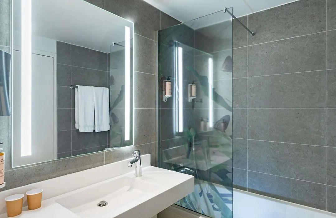 Mercure Paris La Defense-1