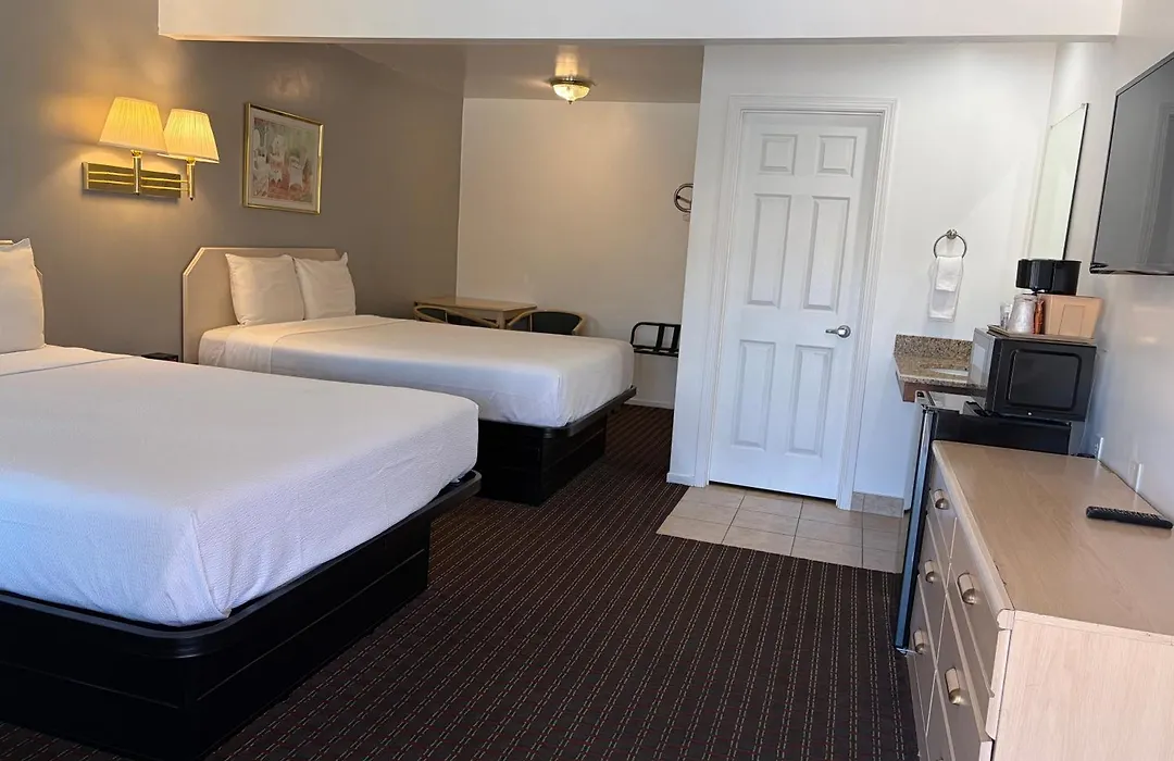 Lark Motel Willits-1