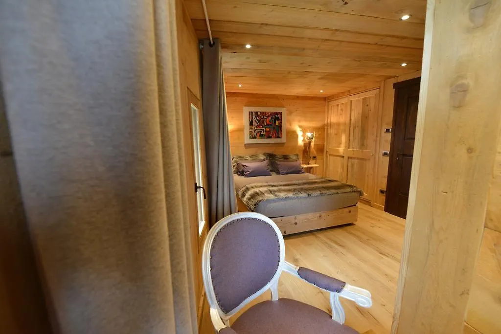 La Maison De Dolphe Chalet De Charme & Art Gallery-1