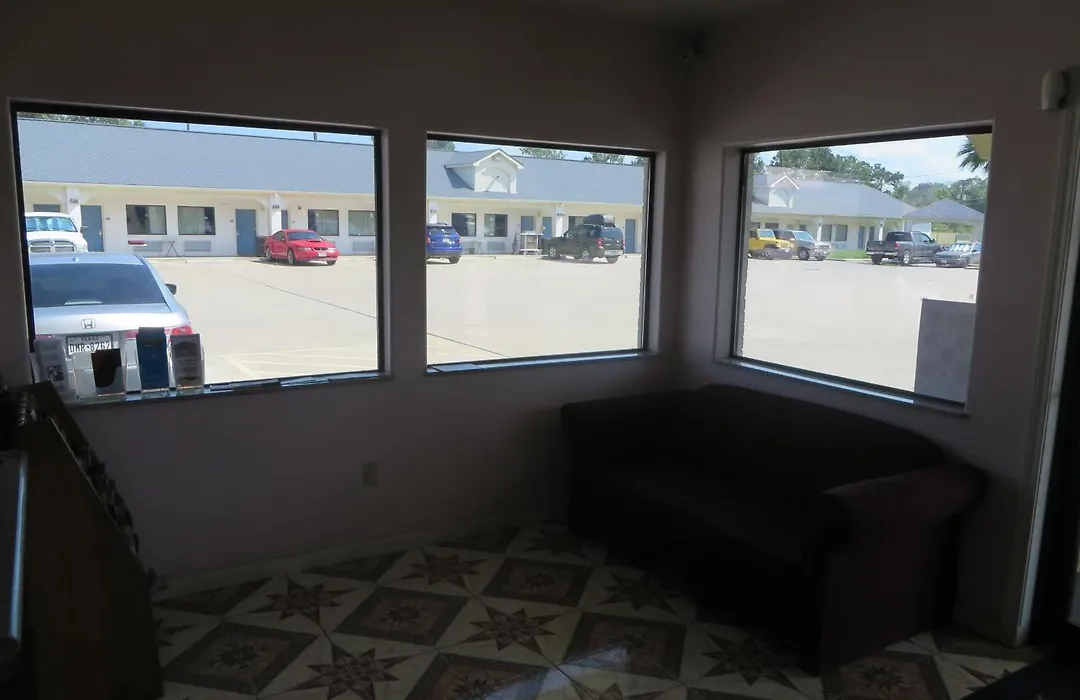 Travelers Inn And Suites Liberty-1