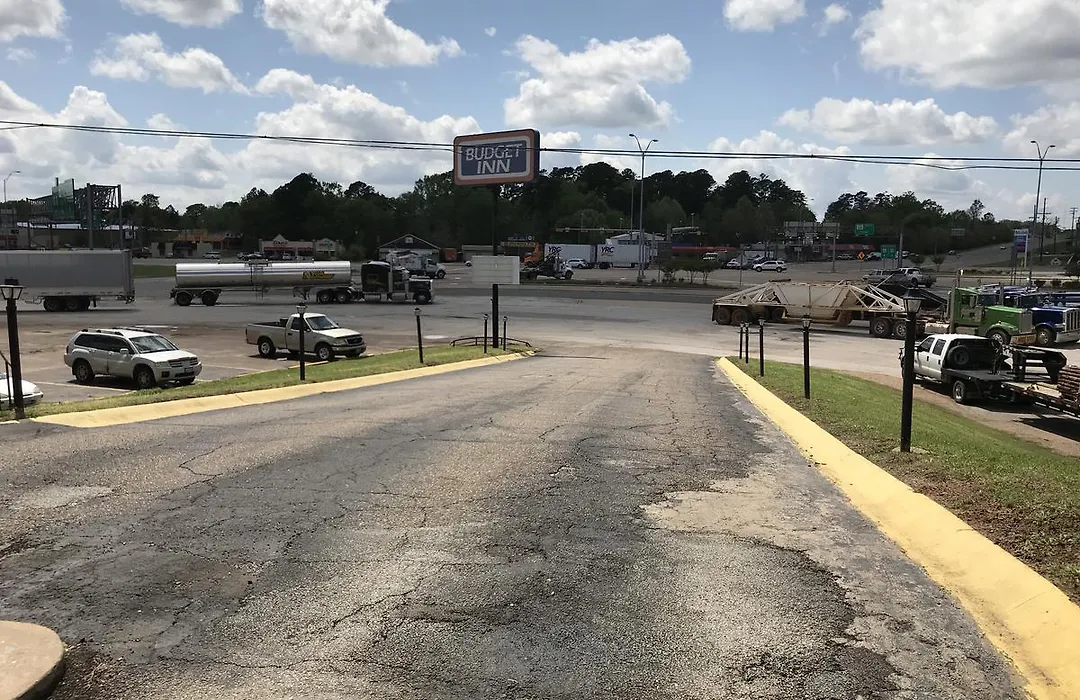 Budget Inn-1