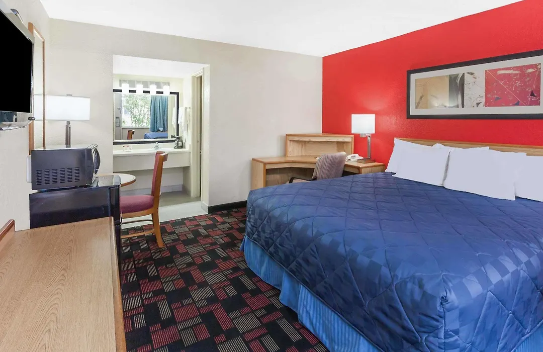 Ramada By Wyndham Clinton-1