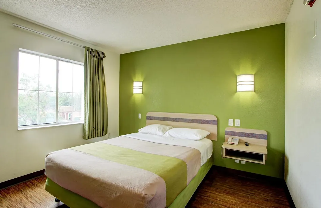 Super 8 By Wyndham Aurora East-1