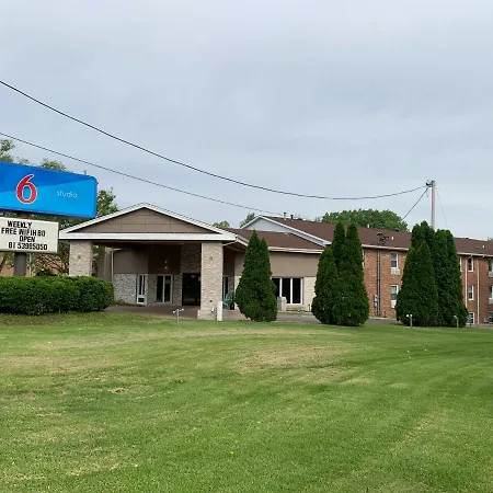 Studio 6 Rockford-2