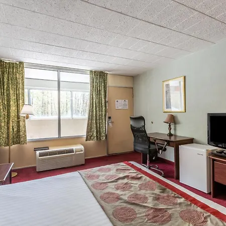 Red Carpet Inn & Suites-3