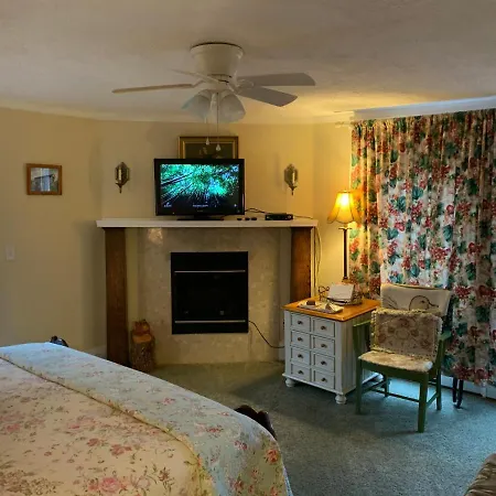 Emerald Necklace Inn Bed And Breakfast-2