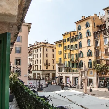 Aurelia Luxury - Piazza delle Erbe-2