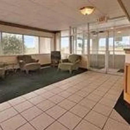 Ramada By Wyndham Clinton-3