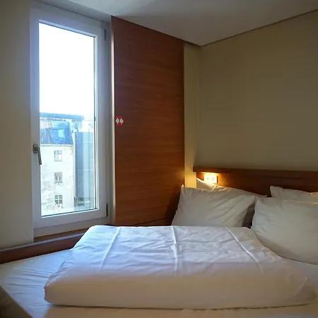 Easyhotel Berlin Hackescher Markt-2