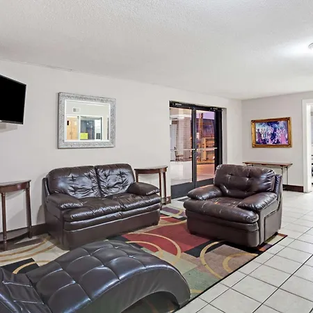 Super 8 By Wyndham Nashville/ Dntn/ Opryland Area-3