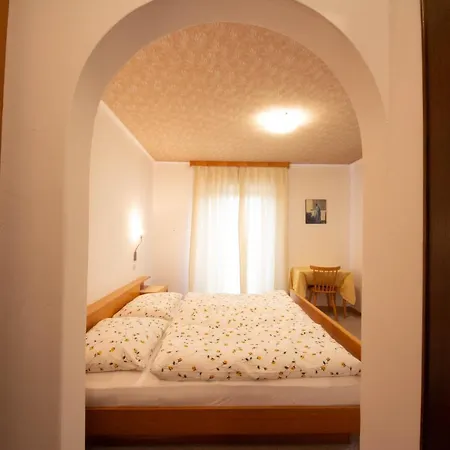 Ameiserhof Guesthouse-3