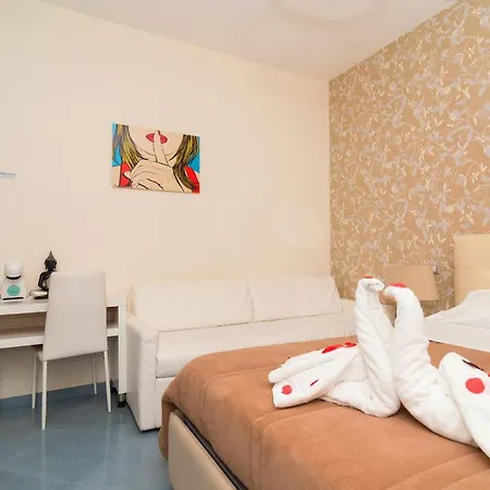 Guest House Emily Suites Sorrento-3