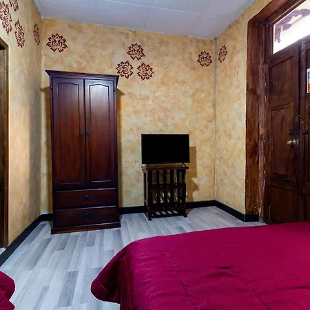 Hotel Majestic 1 Centro Historico Cuenca-3