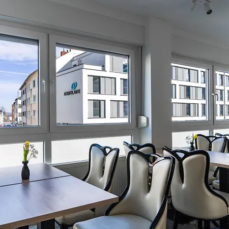 Hotel 83-3