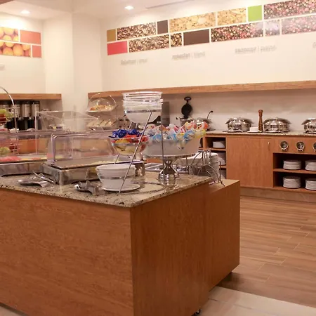 Hampton Inn By Hilton Merida-3