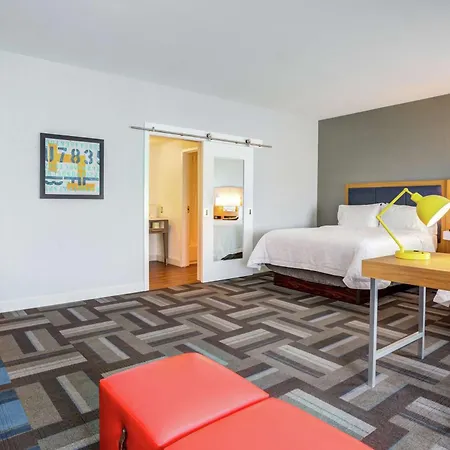 Hampton Inn & Suites Boston/Waltham-3