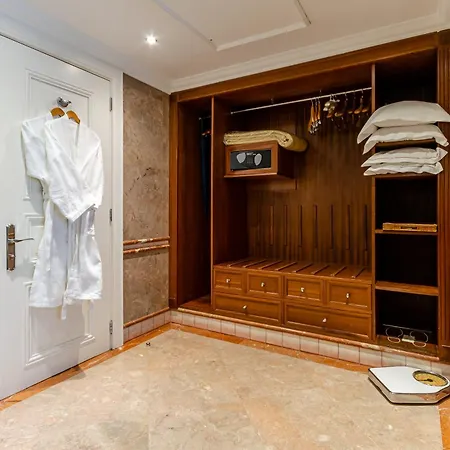 Olissippo Lapa Palace - The Leading Hotels Of The World-3