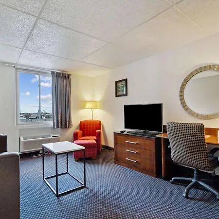Econo Lodge Inn & Suites Waterloo Downtown-2