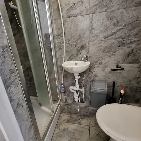 Easy Rooms, London Luton Airport -24 Hour Check-In-3