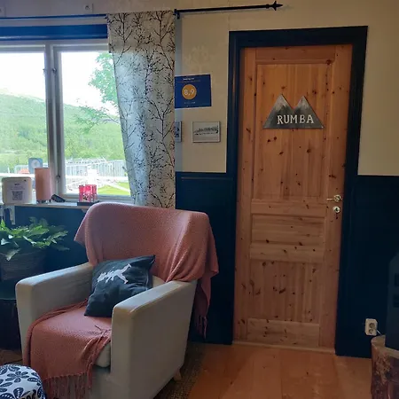 Husky Lodge Hostel-2