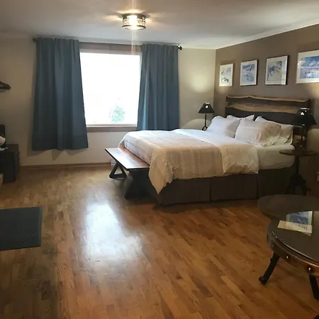 Canadian Rockies Inn - Adults Only-2
