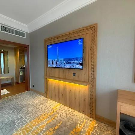 Crown Town Hotel-2