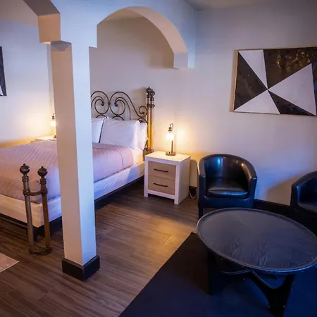 Nuk'S Executive Suites-2