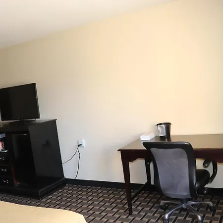 Econo Lodge Inn & Suites Wisconsin Dells-3