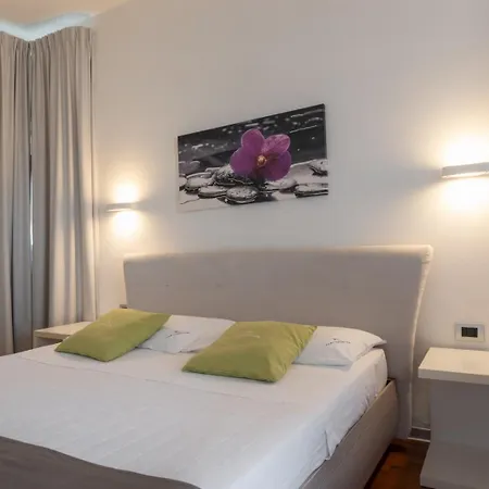 B&B White con Parcheggio Privato-3