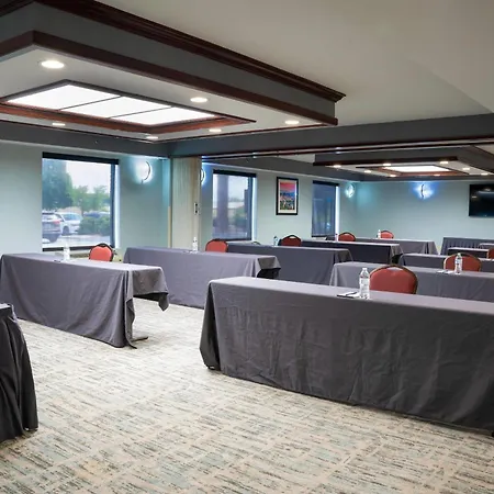 Comfort Suites Outlet Center-2