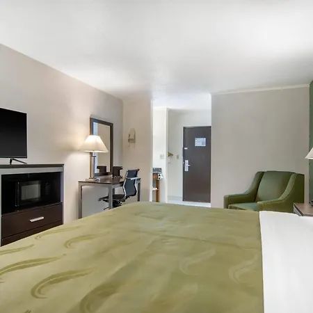 Quality Inn Russell-3