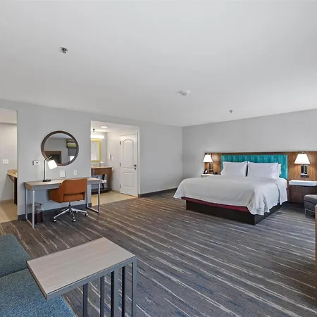 Hampton Inn & Suites Madera-2