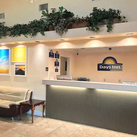 Days Inn By Wyndham San Antonio Airport-2