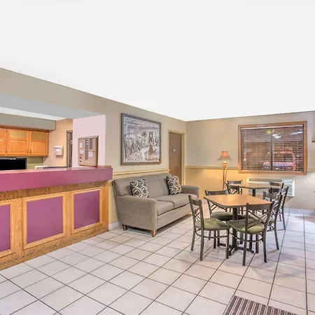 Super 8 By Wyndham Christiansburg/Blacksburg Area-2