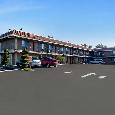 Knights Inn Madera-2
