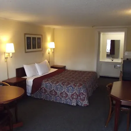 Knights Inn Cleveland/Macedonia-3