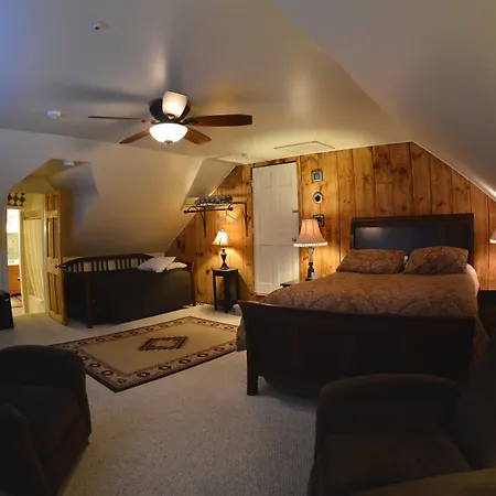 Hyde Away Inn-2