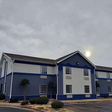 Days Inn & Suites By Wyndham Huntsville-3
