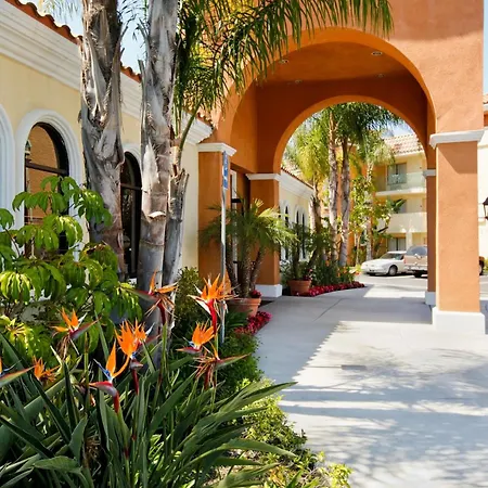 Cortona Inn And Suites Anaheim Resort-3