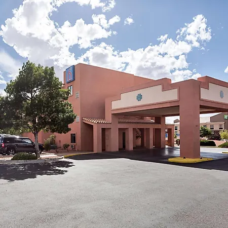 Motel 6-Page, Az-2