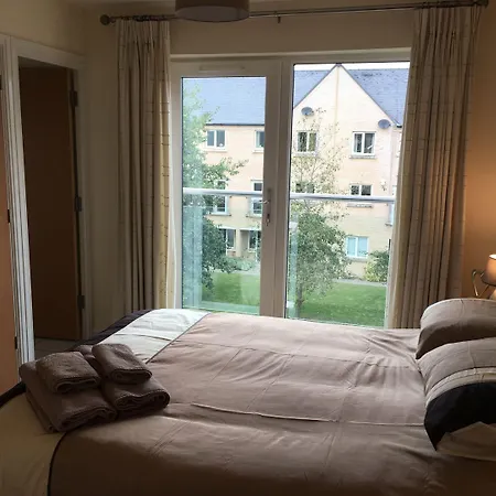 4Br 4 Bathroom Cottage Parking Garden Near St Neots-3
