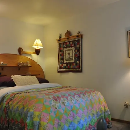 Whalesong Bed And Breakfast-3