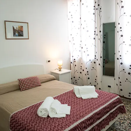 Backpackers House Venice-3